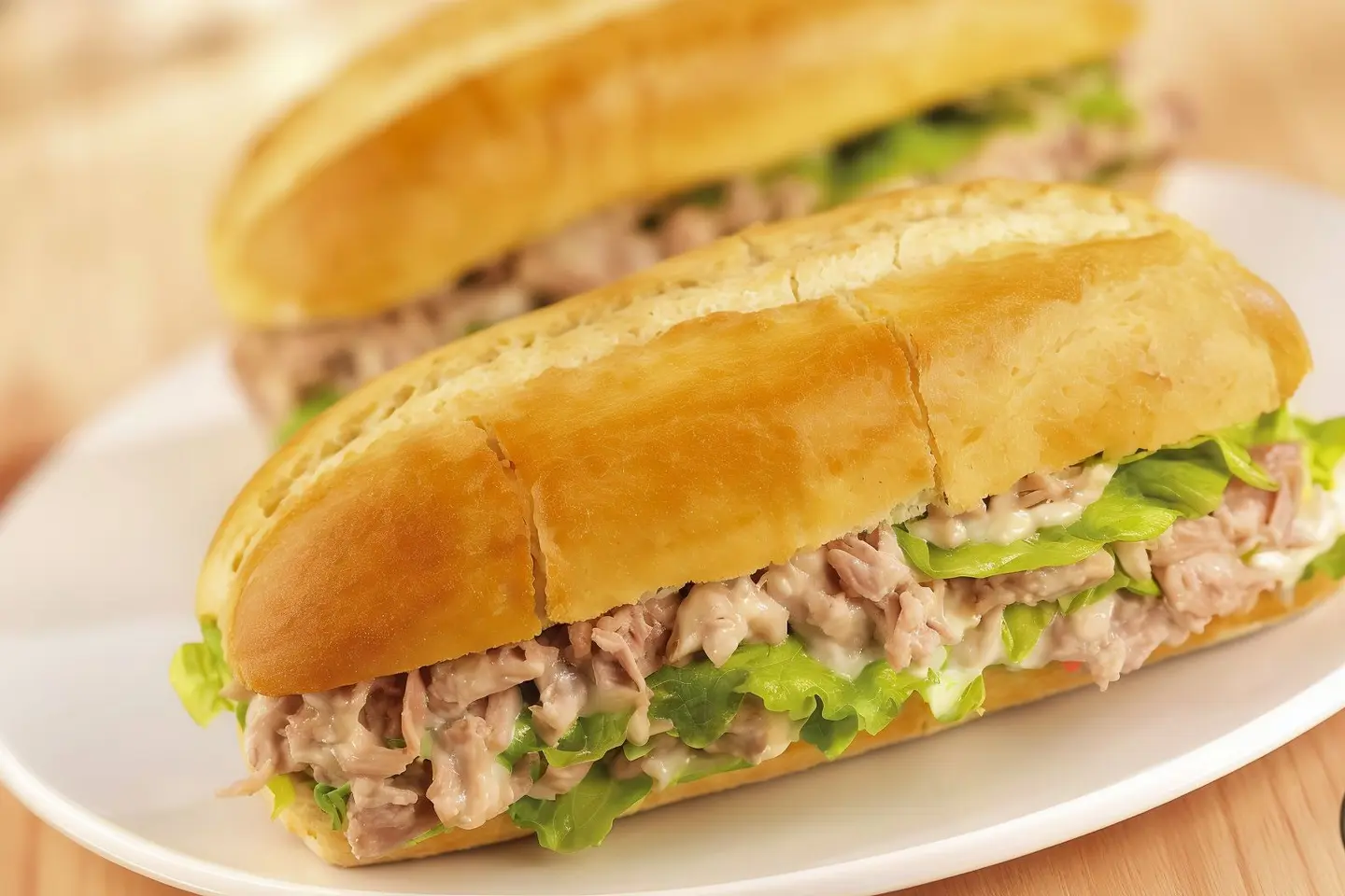 ساندوتش تونه بالبيض والجبنه