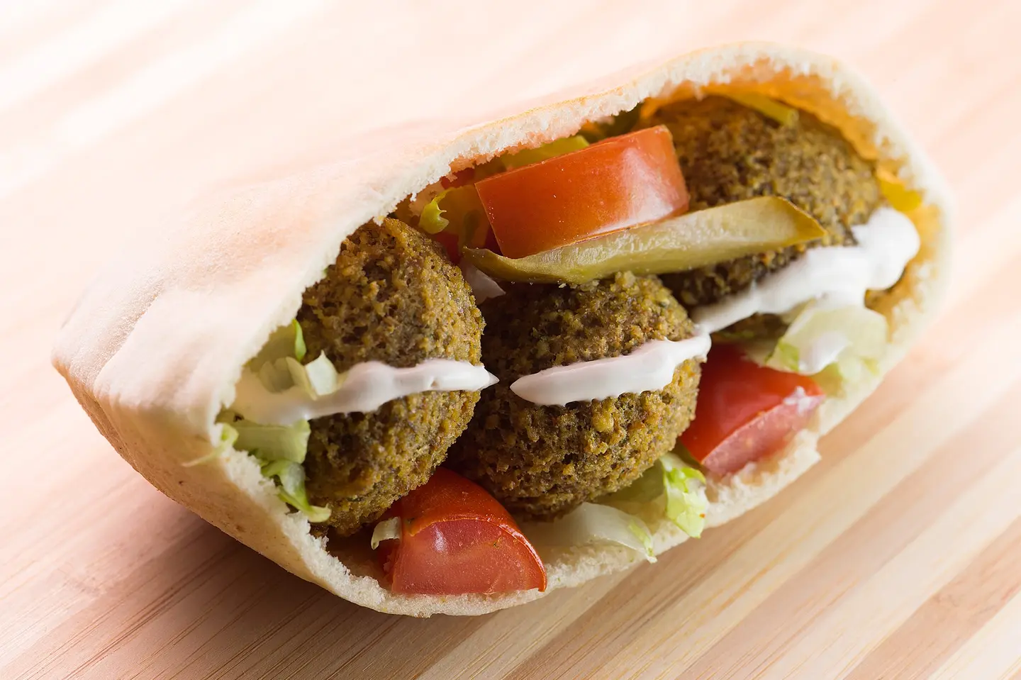 نصف ساندوتش فلافل عربي