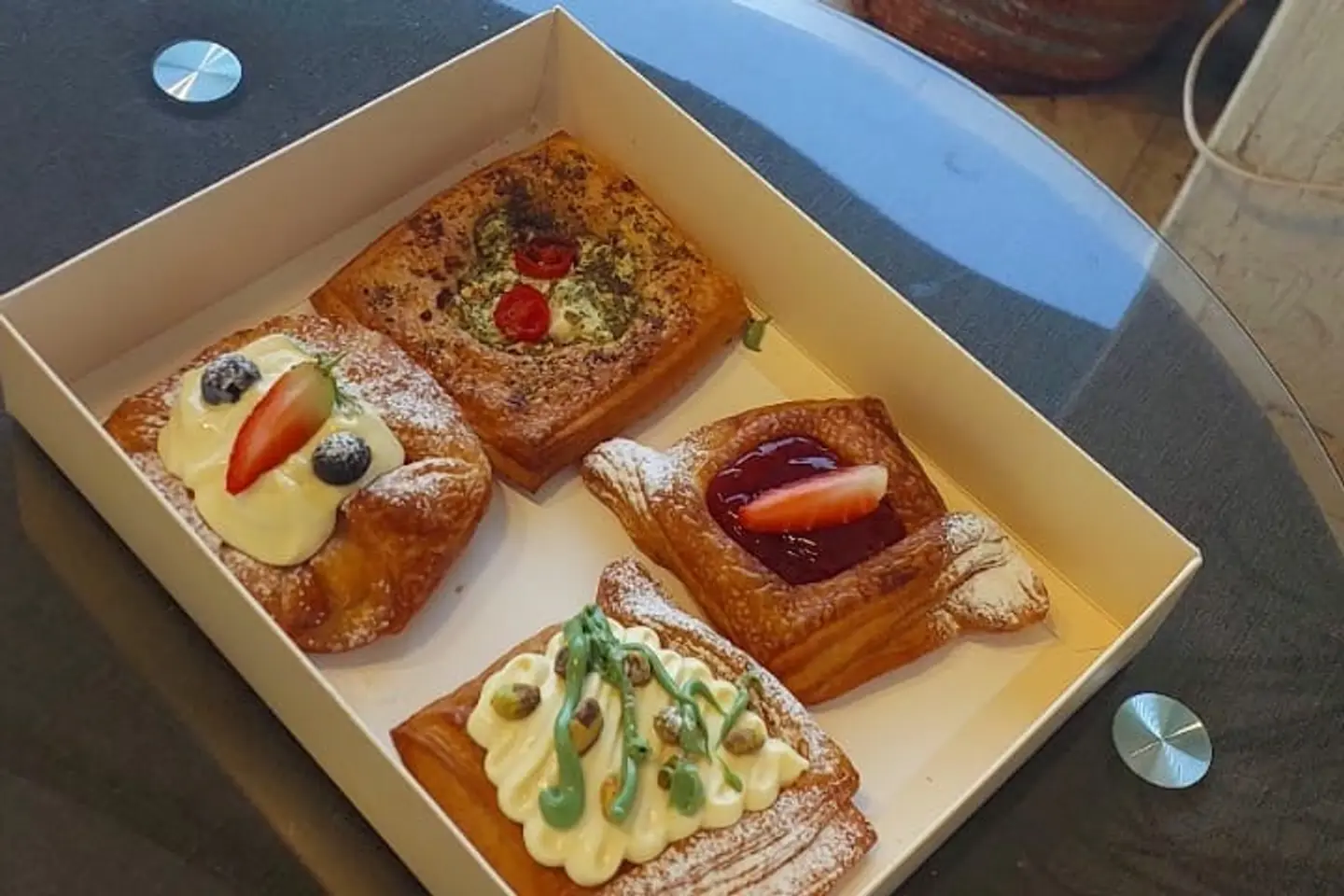 مجموعة من الدانيش ٤ قطع