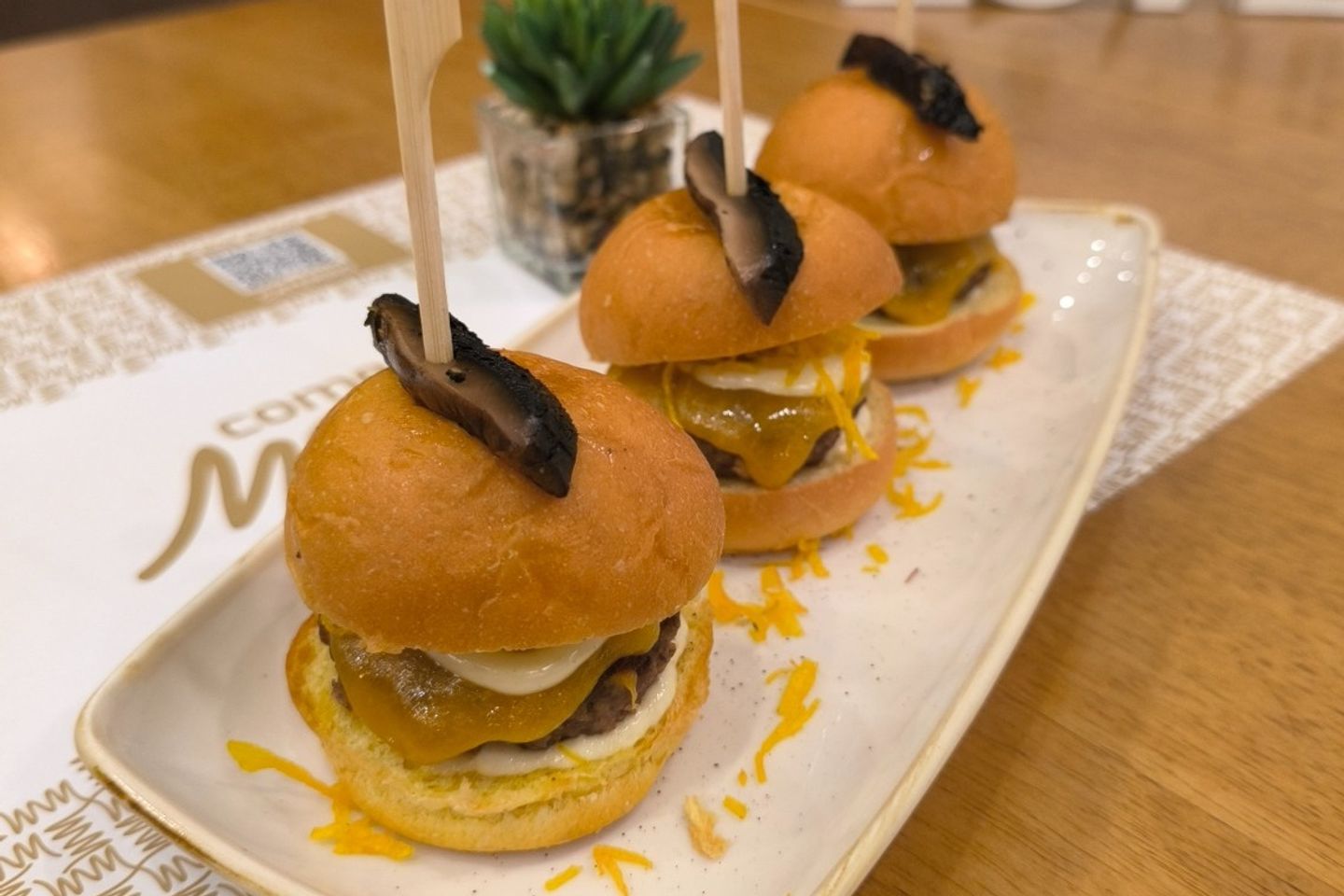 Golden Pearl Slider