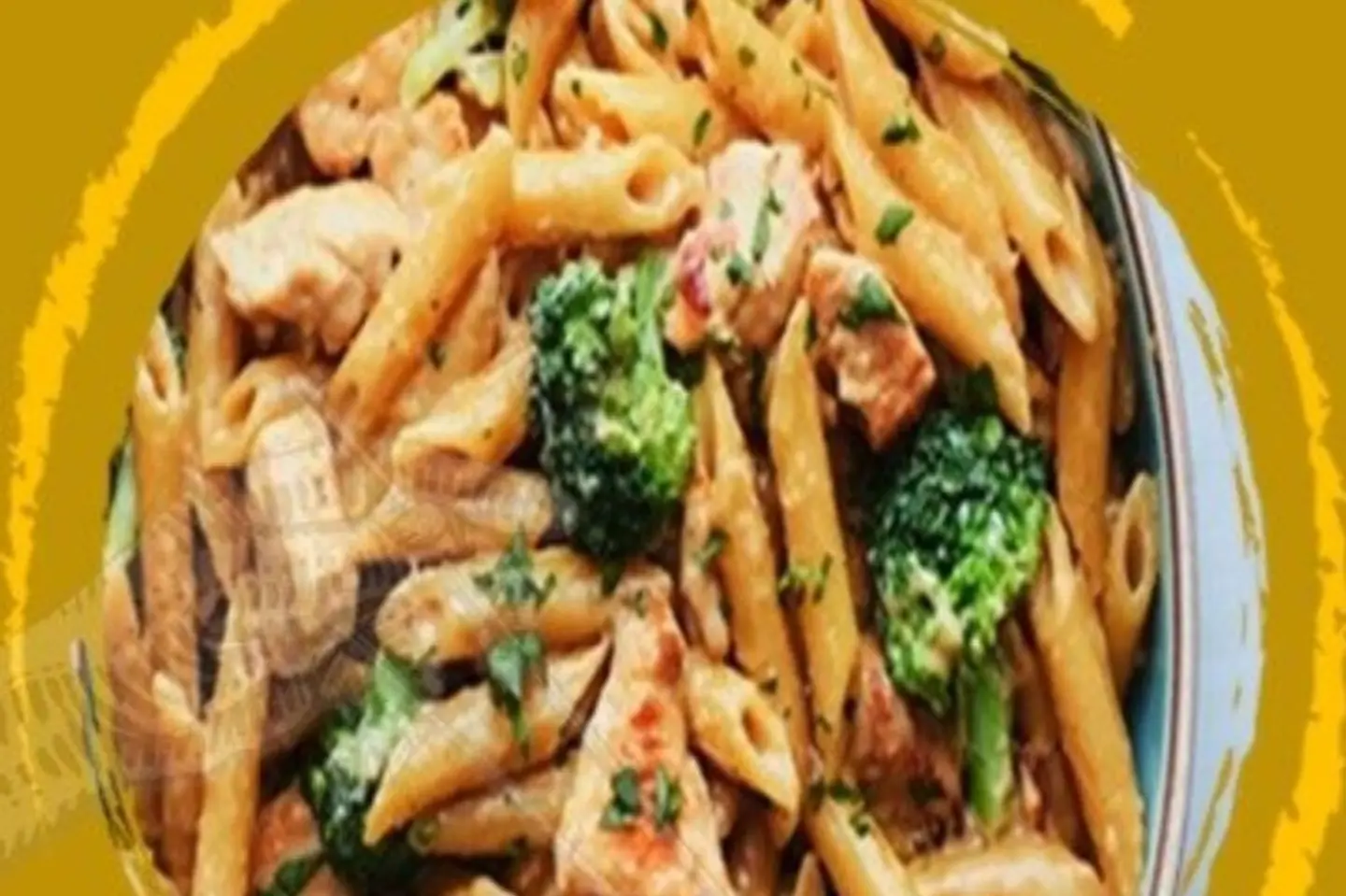 مكرونة بالصوص الأحمر