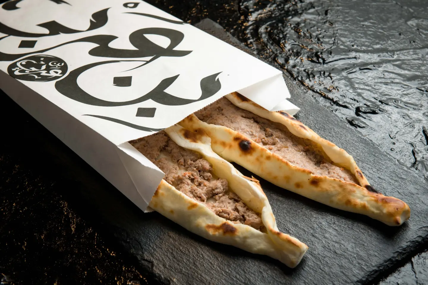 منقوشة لحم بالعجين مع الجبن