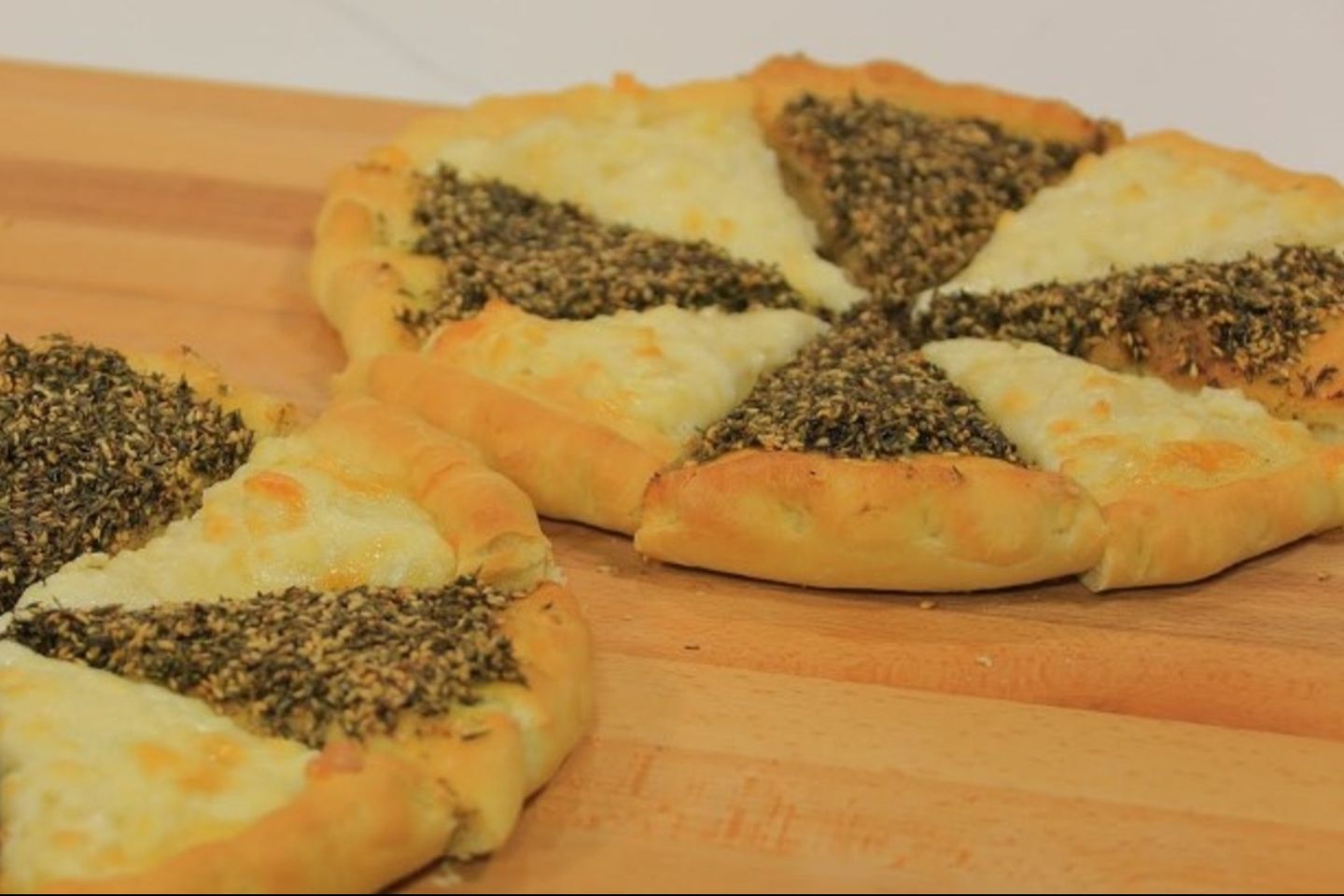 جبن بالزعتر