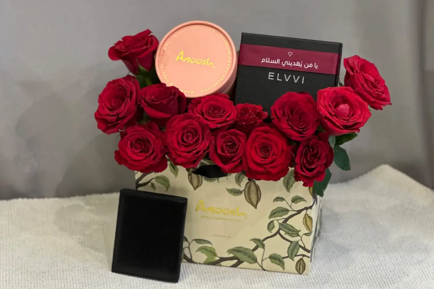 شوكلت و محفظة