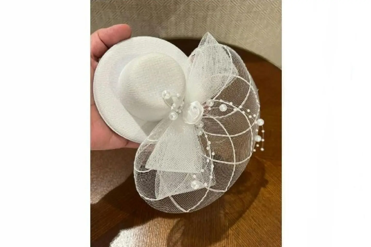 Hair Clip In The Shape Of A Small French Hat White Color