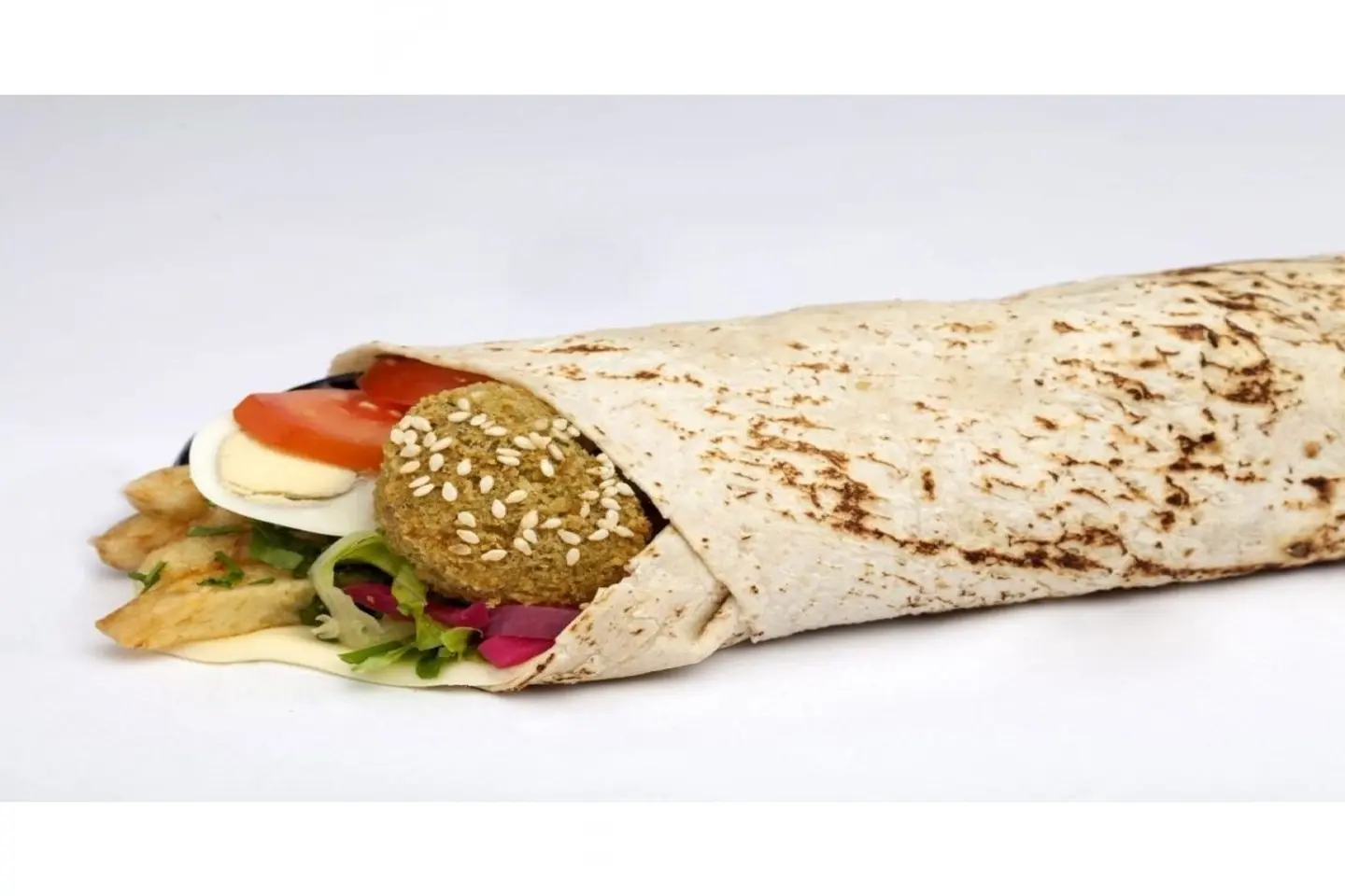 سندويتش فلافل مشكل بالحمص والبيض والجبن سبيشل