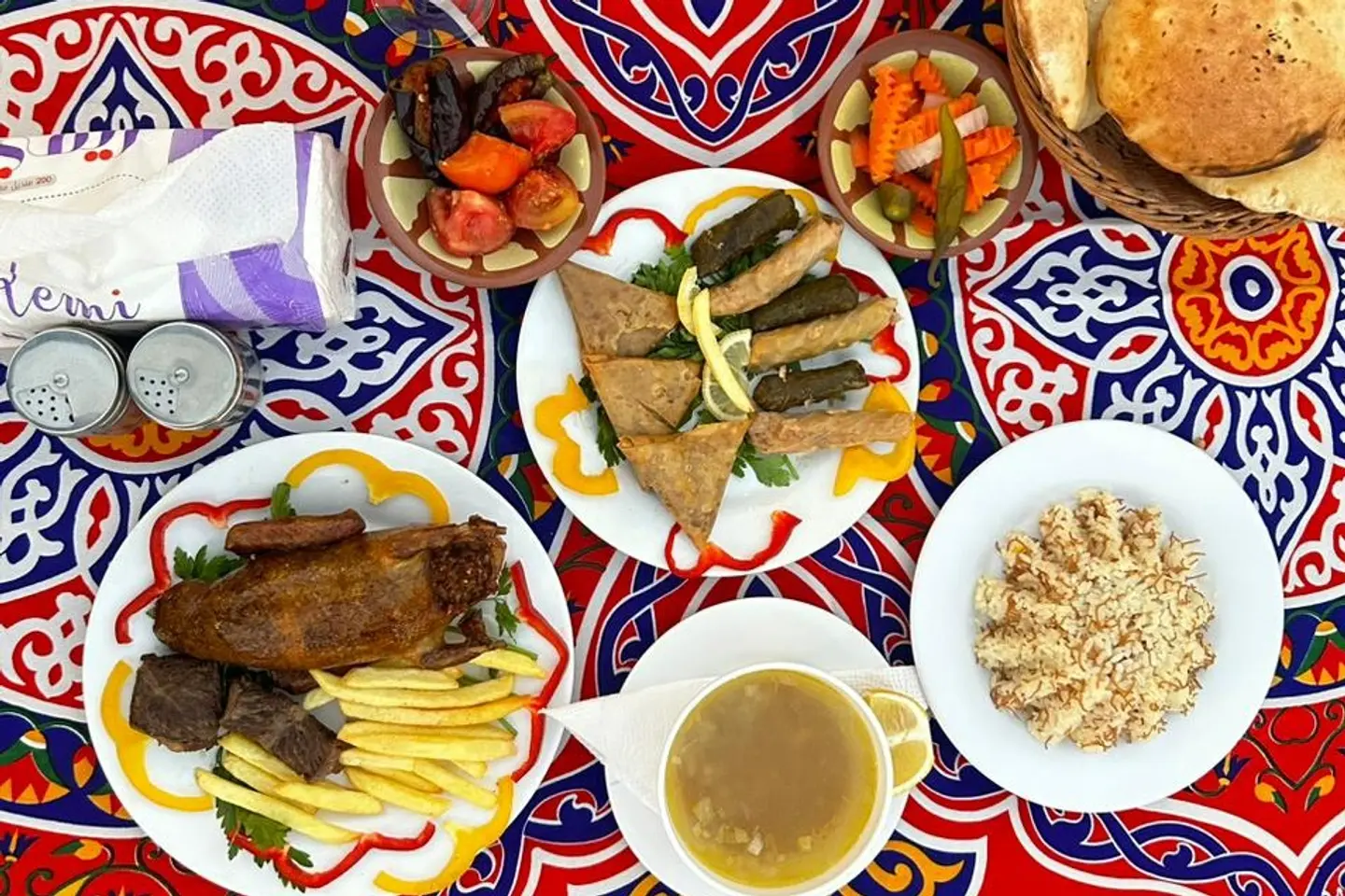 وجبة حمام مع ملوخية ومحشي
