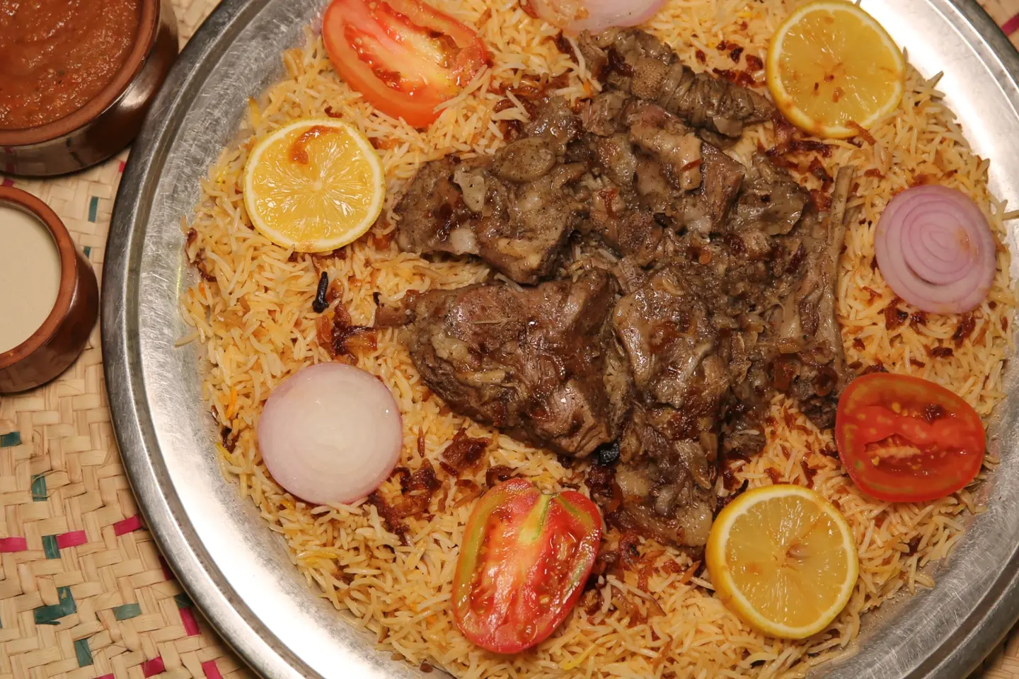لحم حاشي مكتوم مع الرز