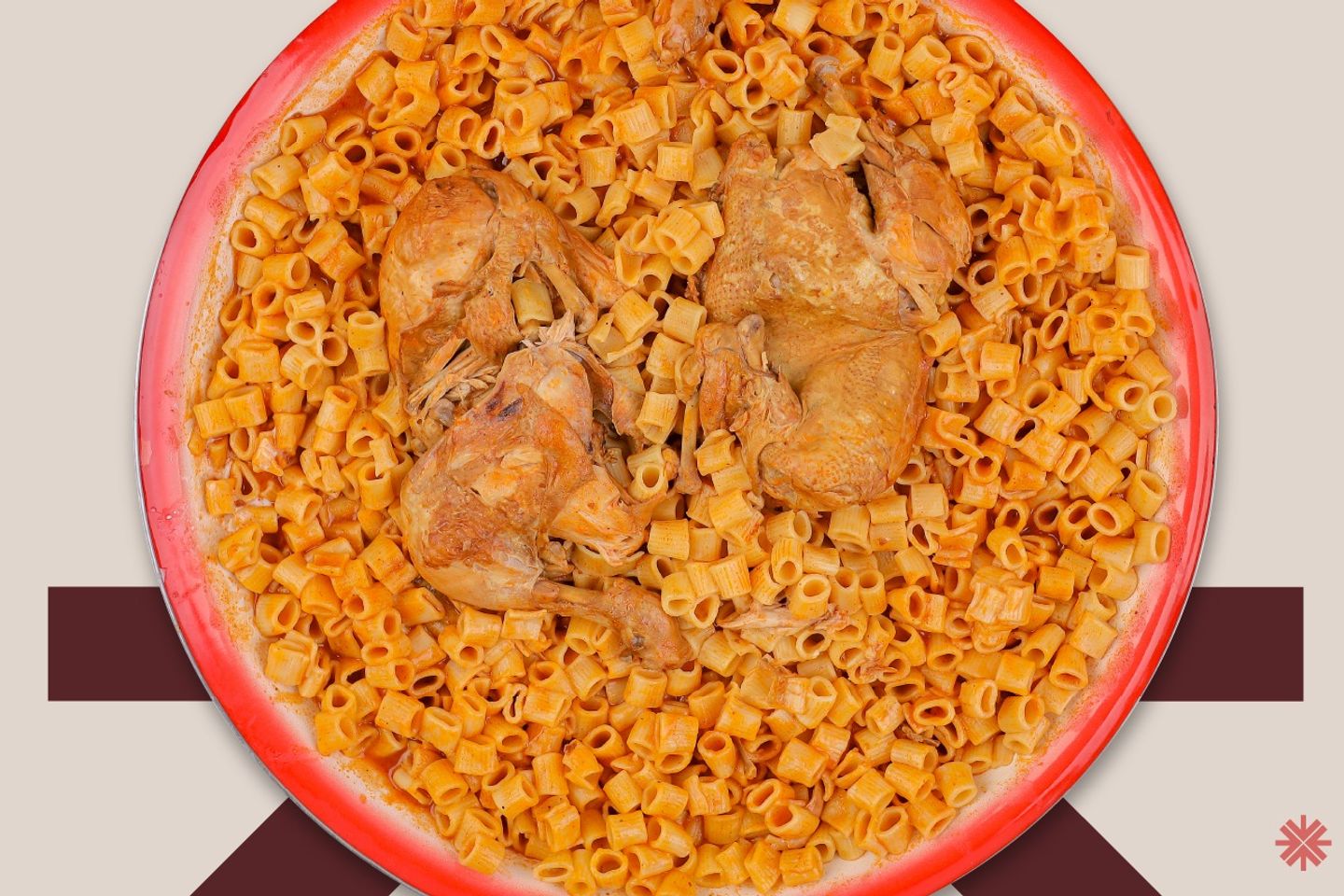 نص دجاج مضغوط مع مكرونة