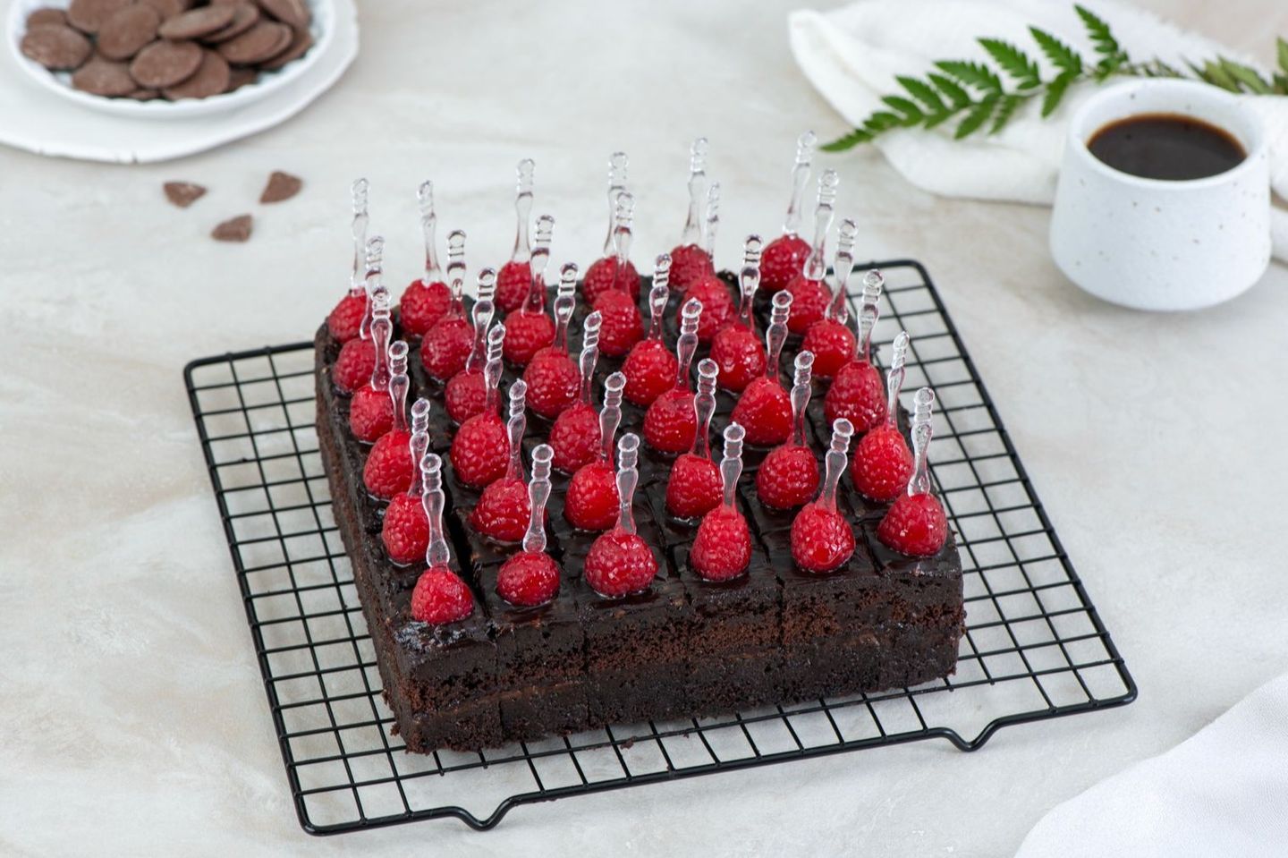Large Crunchy Choco Berry Cake
