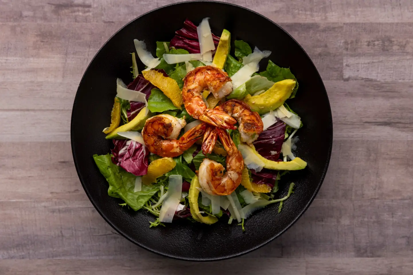 سلطة الجمبري والأفوكادو