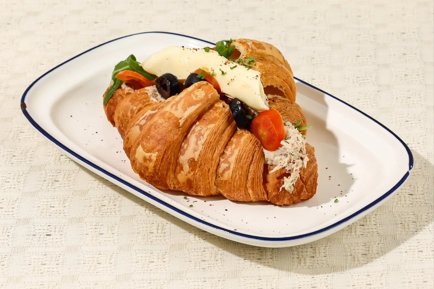 كروسان تونة يونانى