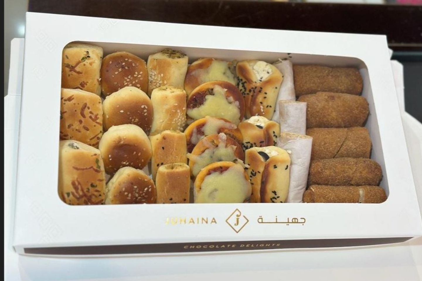 علبة معجنات مشكله 875 جرام تقريبا
