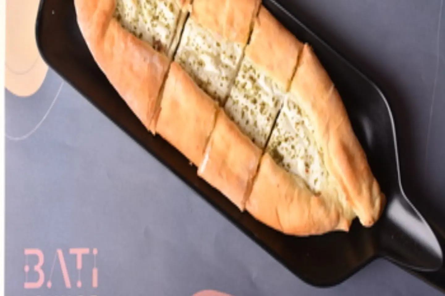 مناقيش باللبنة والزعتر