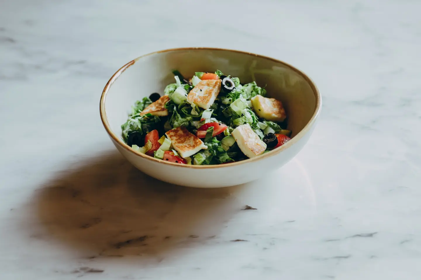 سلطة الجبنة المشوية