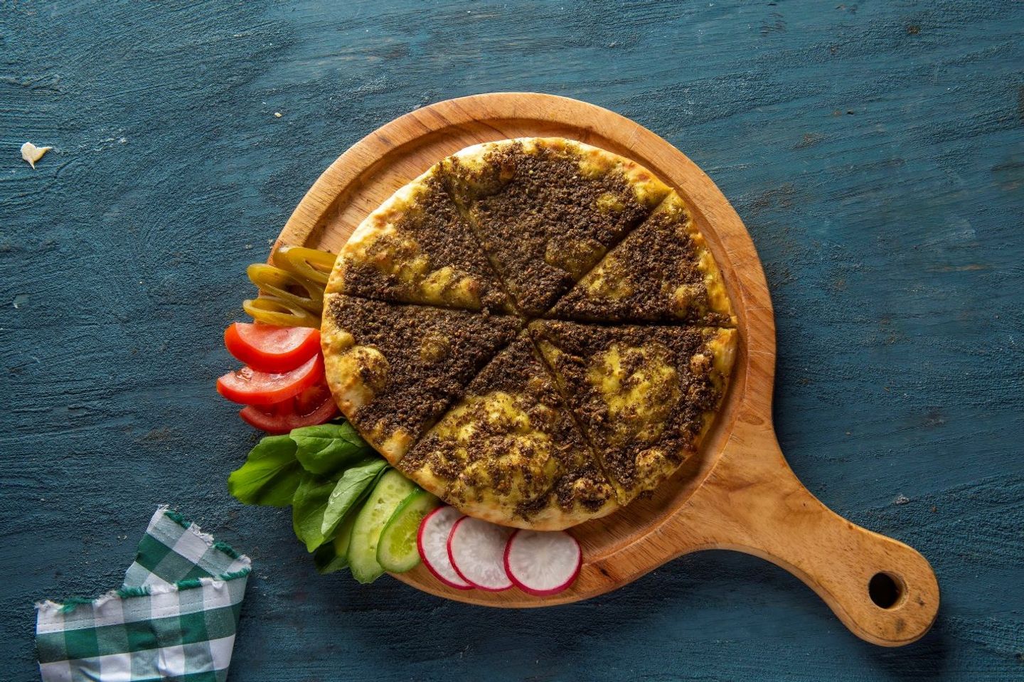 منقوشة زعتر بالخضار