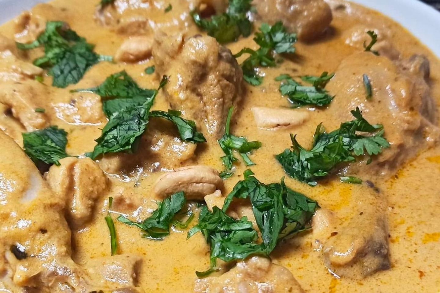 دجاج شاهي مع الأرز والشباتي
