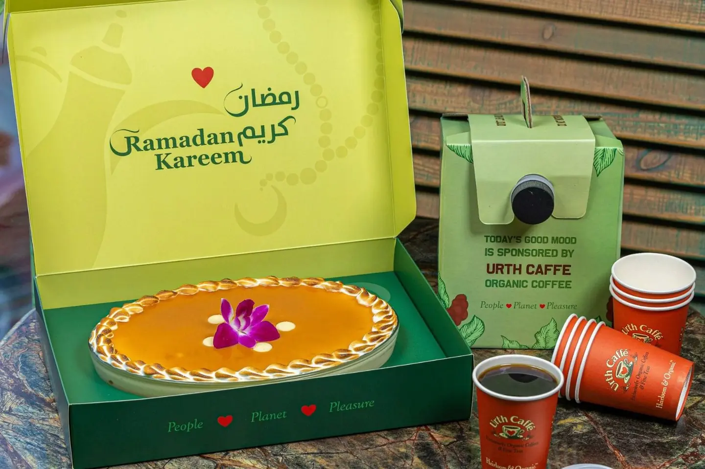 صندوق كيك رمضان تريلاتي مع صندوق قهوة