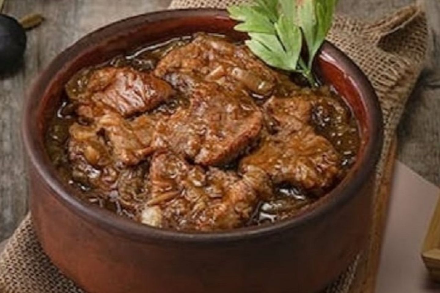 Meat With Onions Tagine