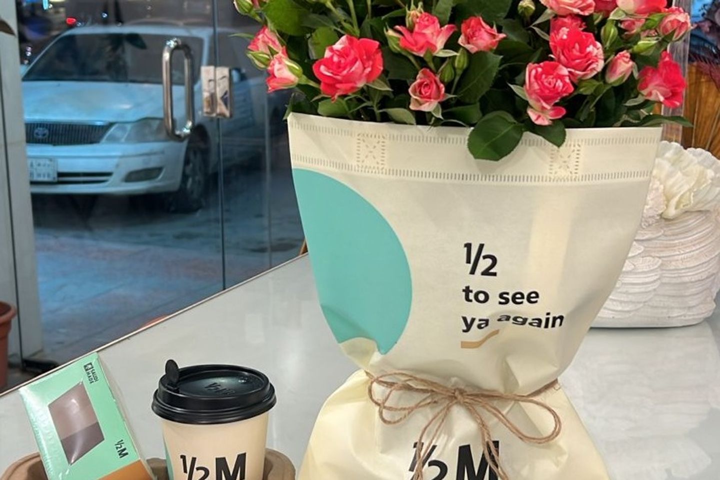 Natural Baby Rose Bouquet With Coffee