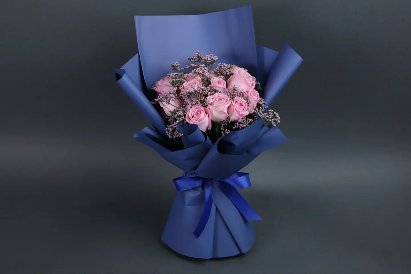 بوكية الورد الطبيعي باللون الزهري