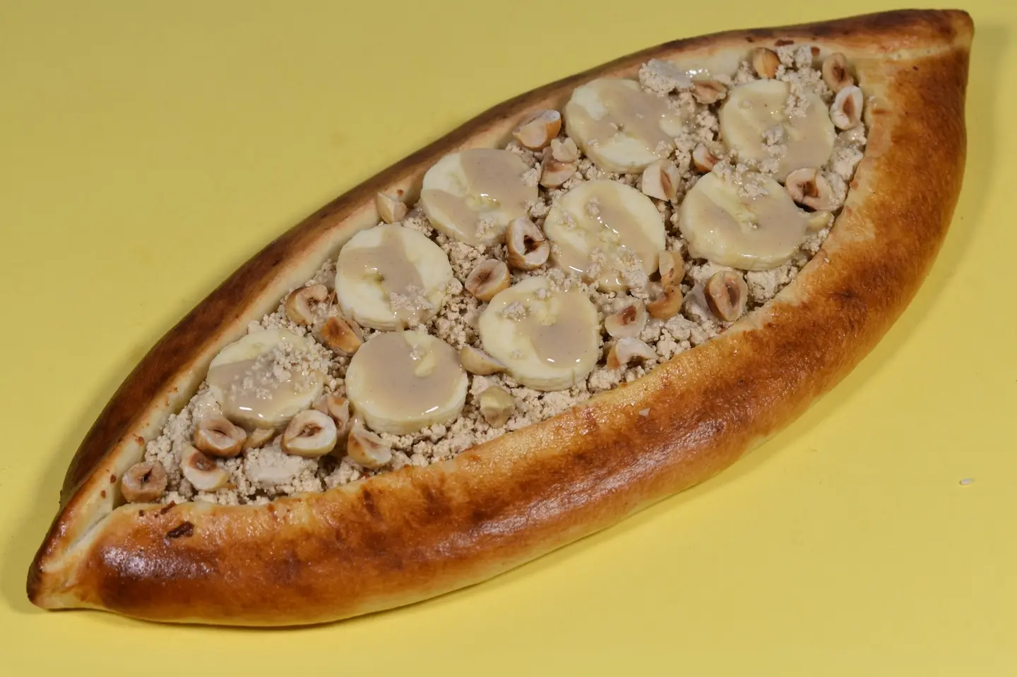 حلاوة طحينية مع موز و بندق