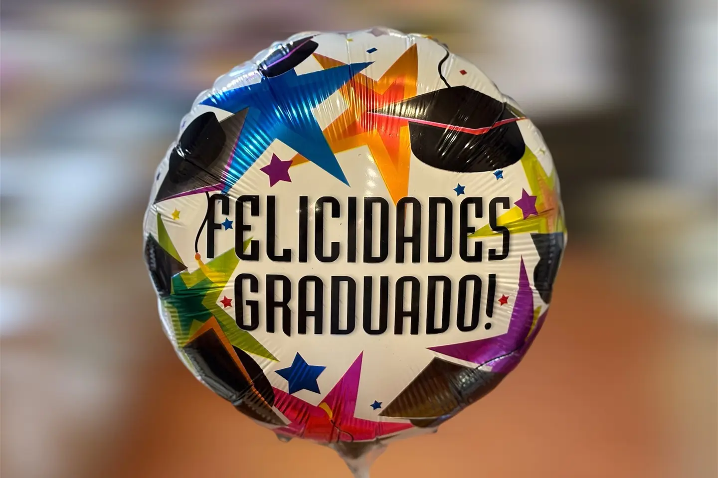 بالون تخرج لون ابيض