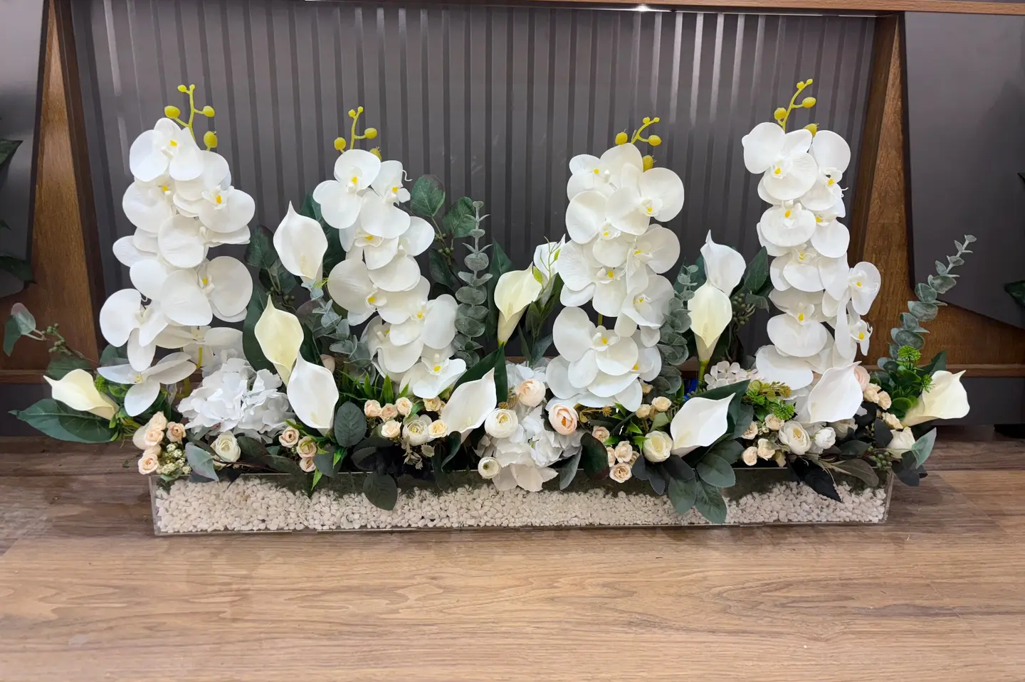 ستاند استقبال من الورد الصناعي