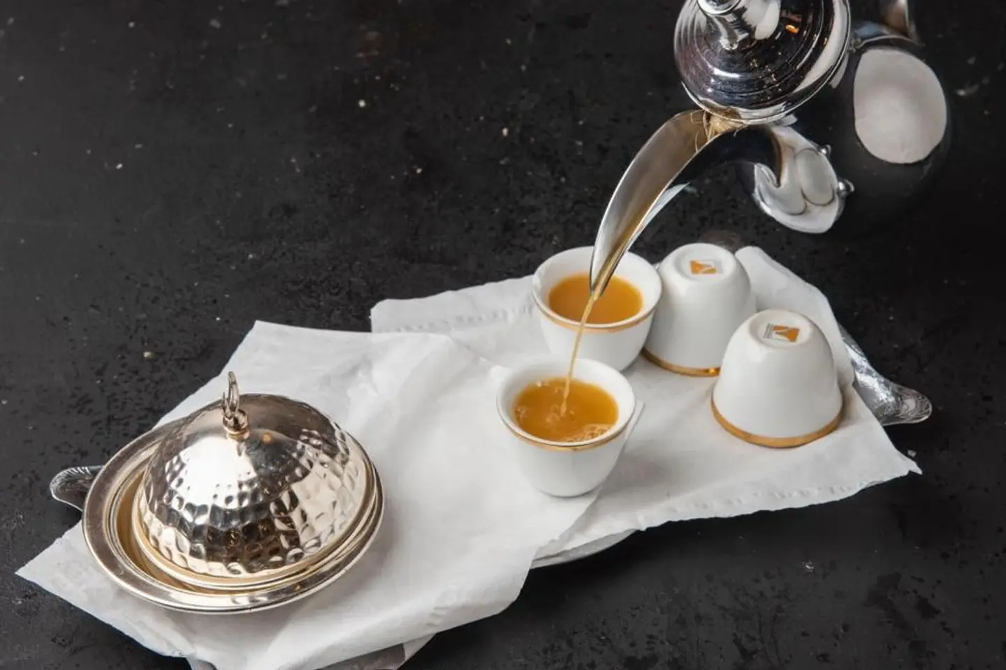 قهوه سعودية مع التمر