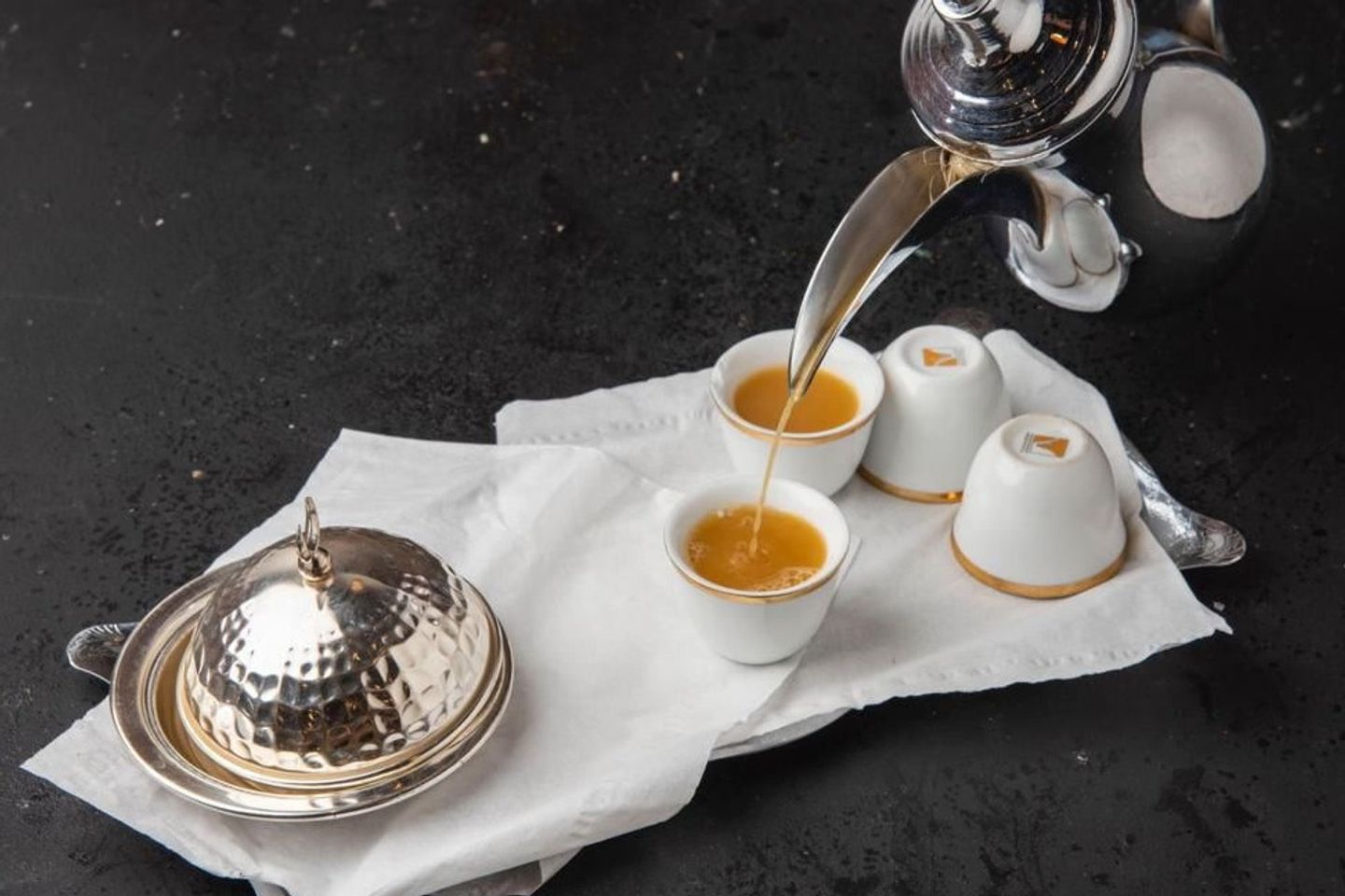 قهوه سعودية مع التمر