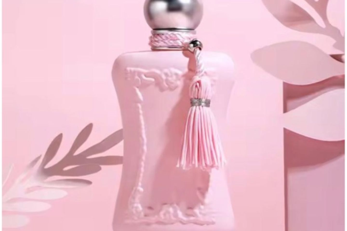 العطر الوردي الجميل