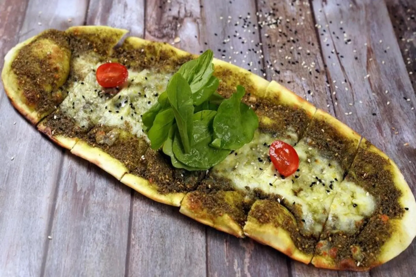 فطيرة زعتر بالجبن