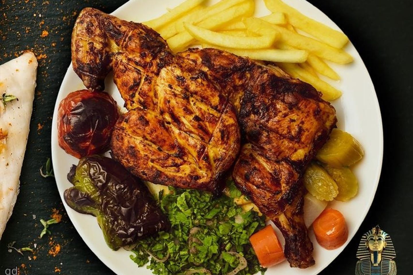 نص حبة دجاج على الفحم