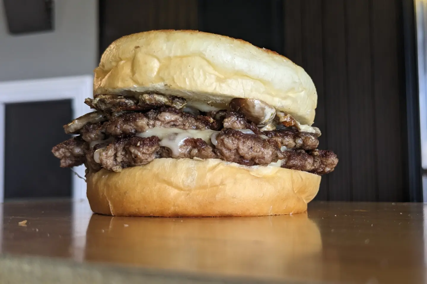 سويس برغر بالفطر