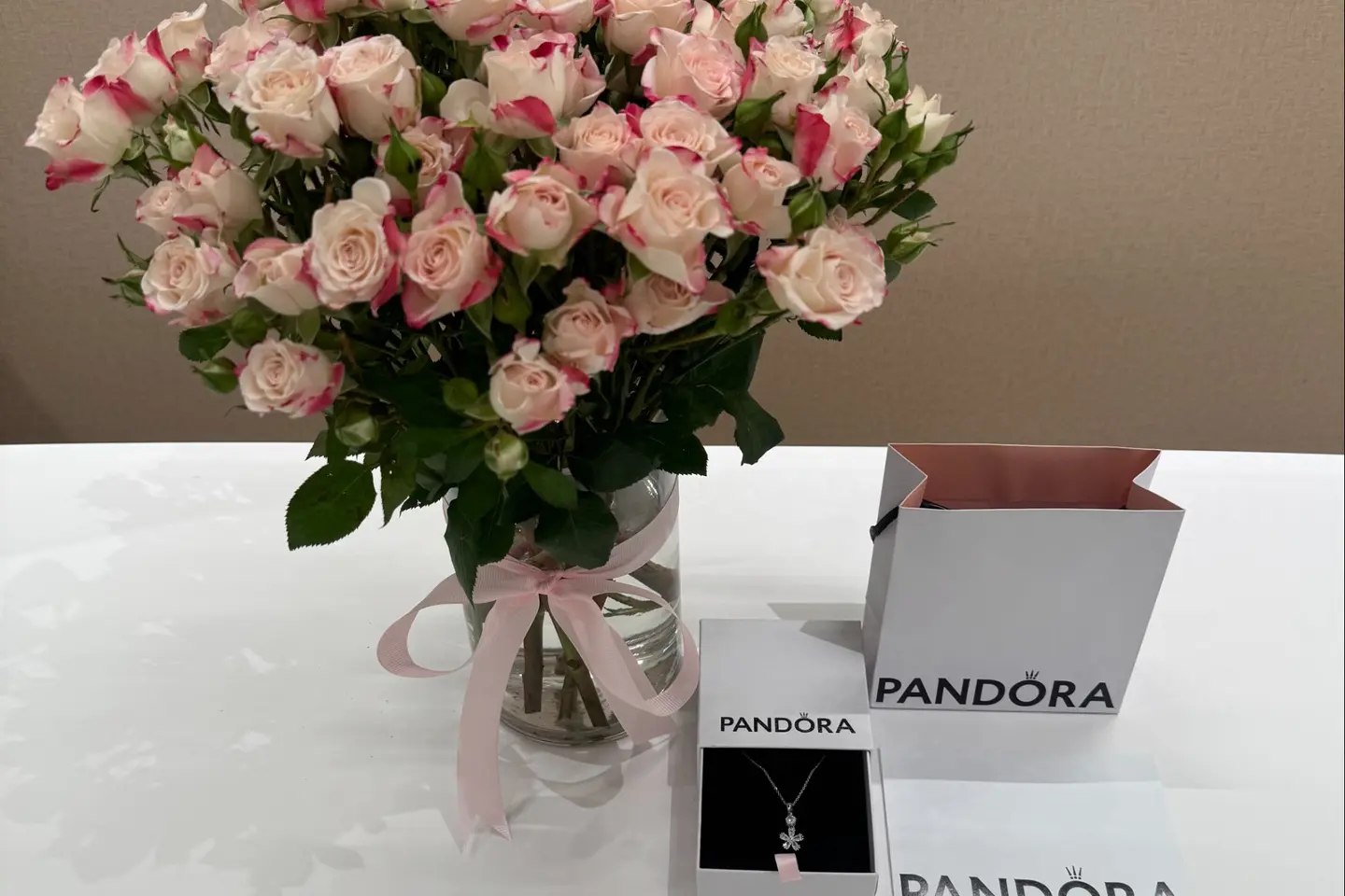 Flower Vase With Pandora Chain