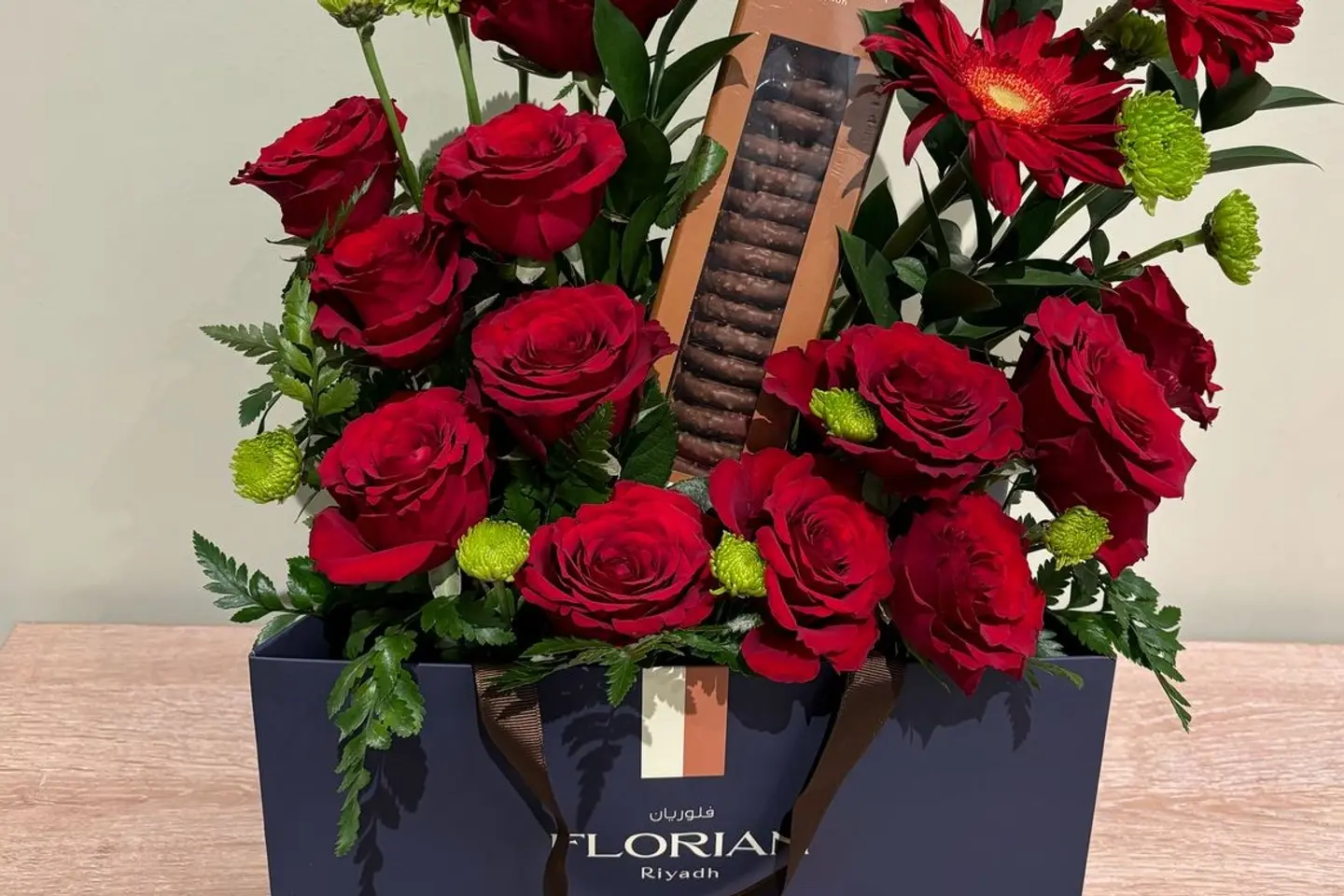ورد أحمر مع تشوكليت من فلوريان