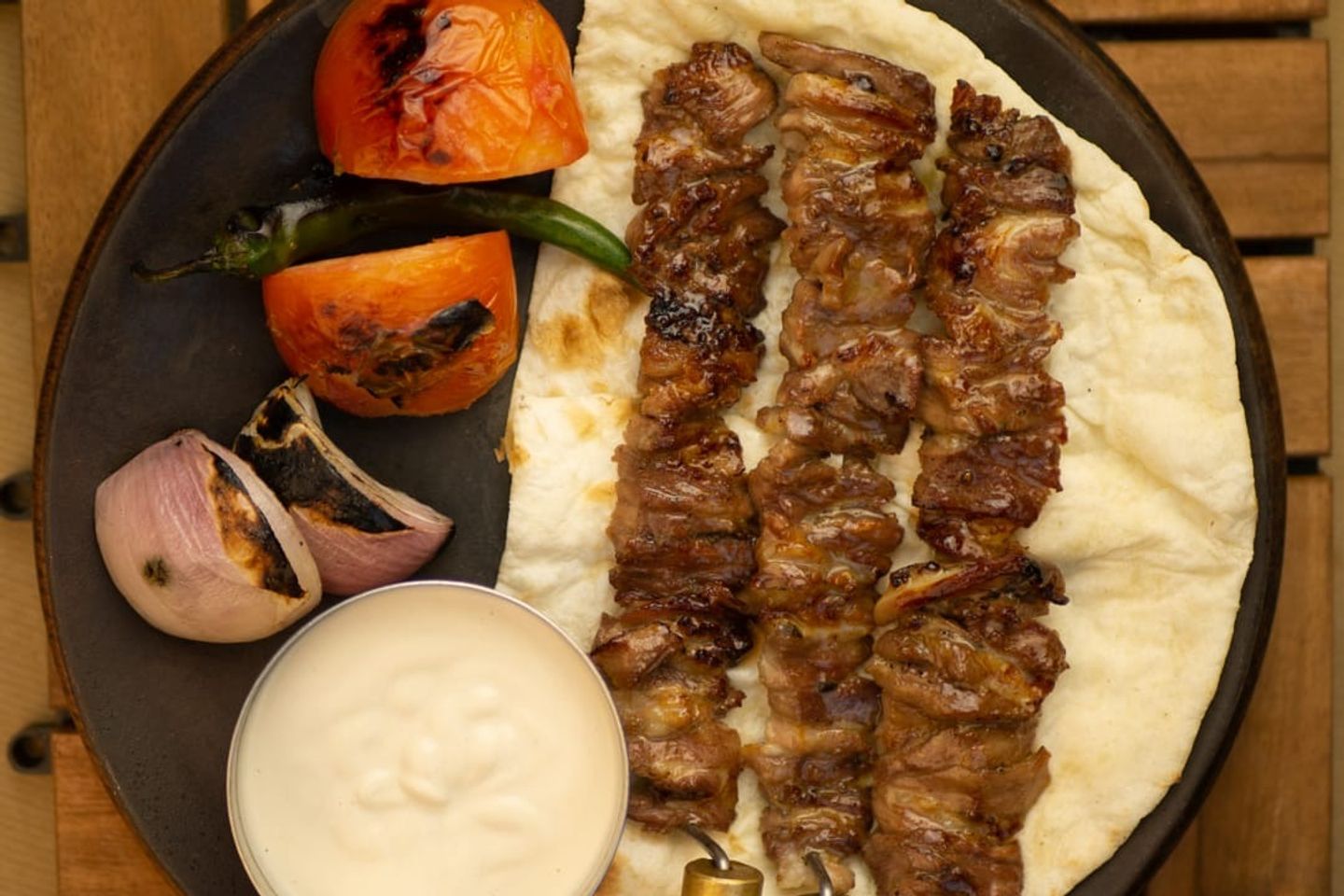 غالانا على الحطب
