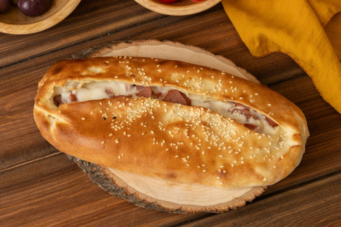نقانق مع الجبن