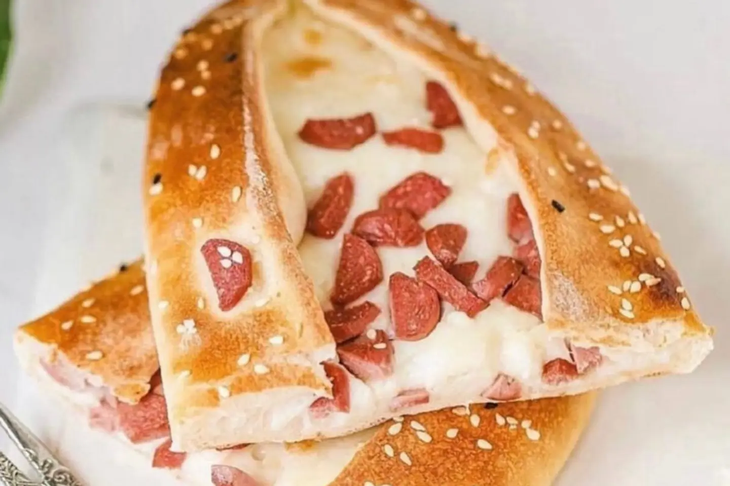 حلوم مع النقانق