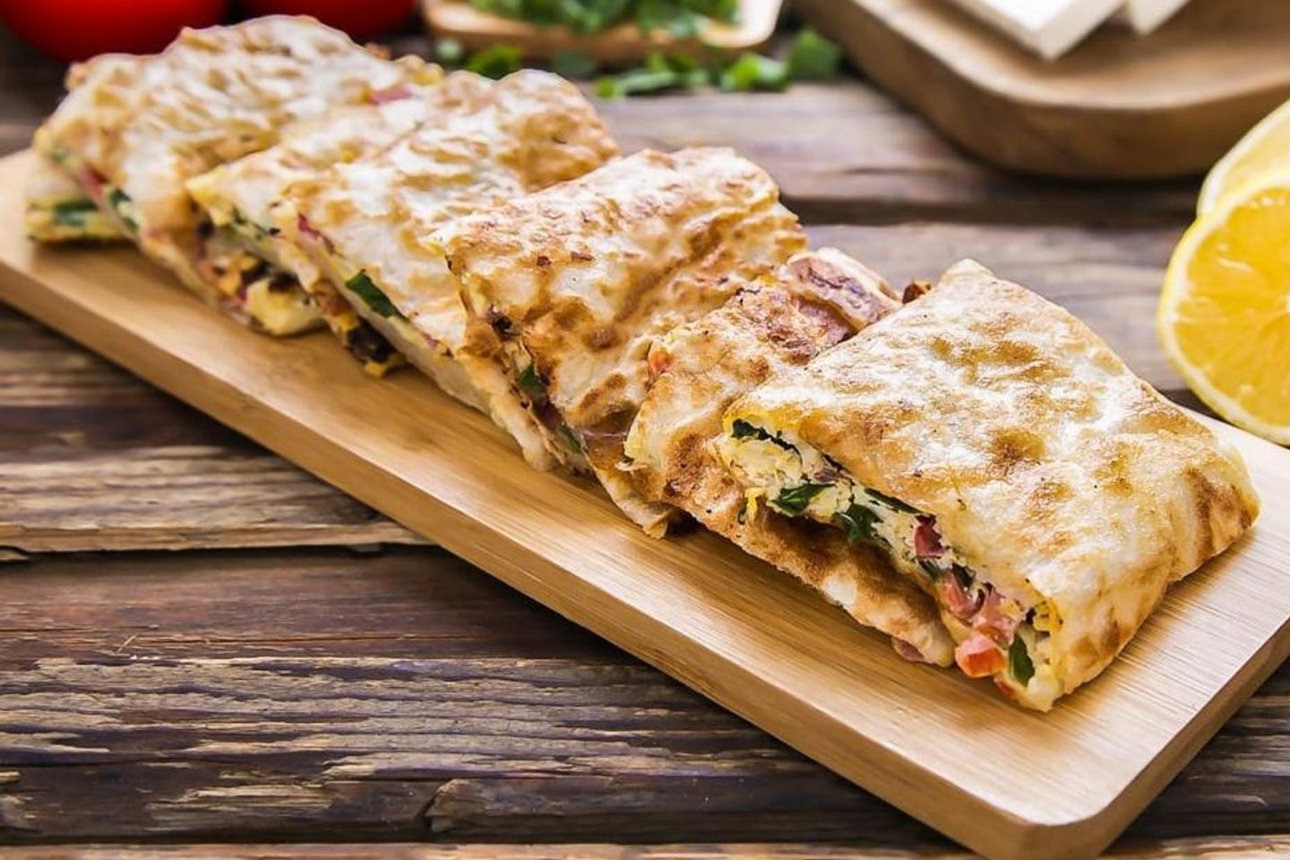 مطبق تونة مع جبنتين