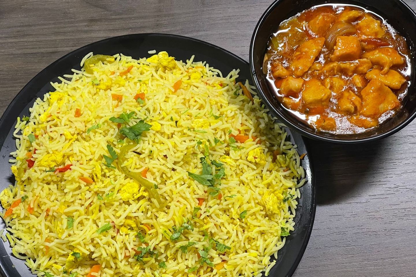 أرز بالبيض المقلي مع منشوريان