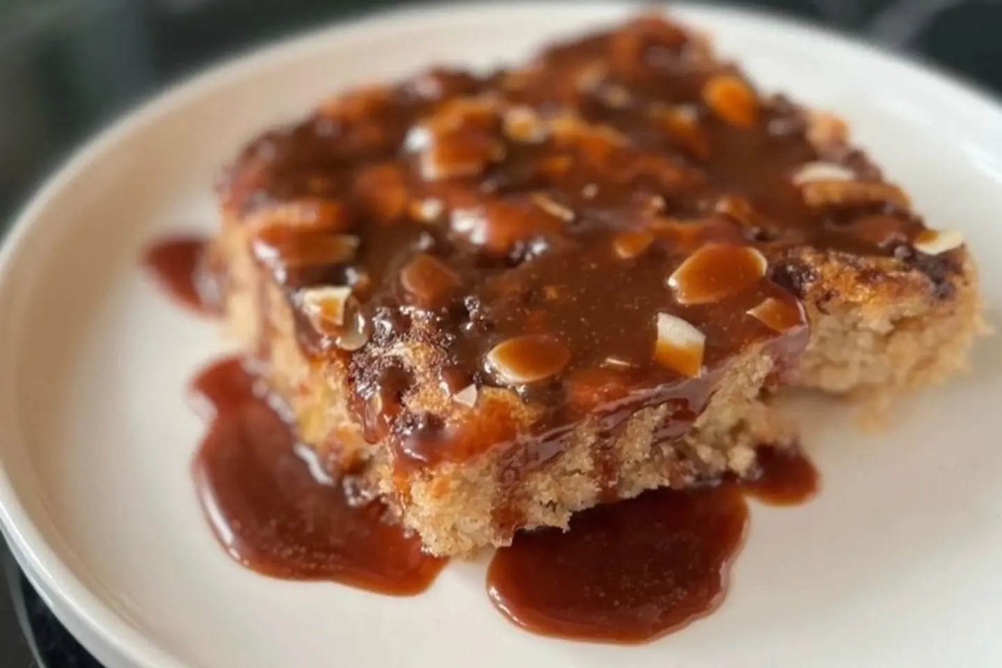 كيكة التفاح مع صوص الكارميل المملح