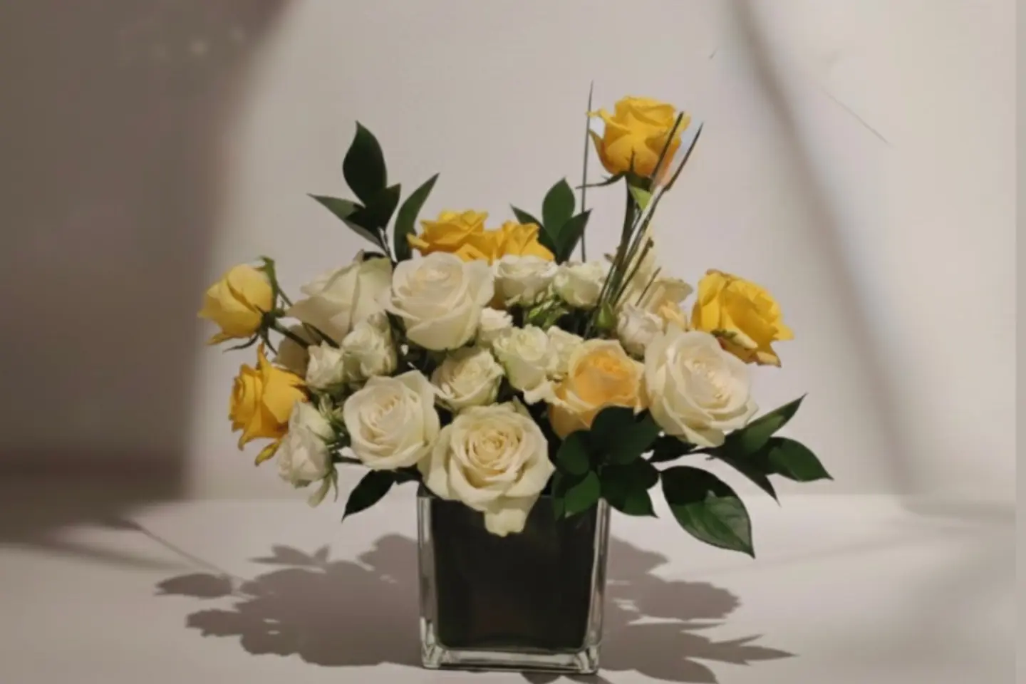 مزهرية زهور متنوعة ٥