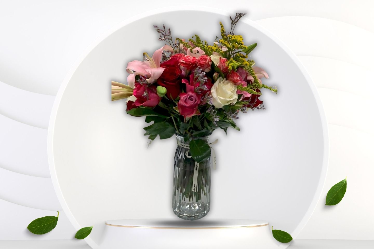 A Transparent Vase That Exudes Natural Beauty