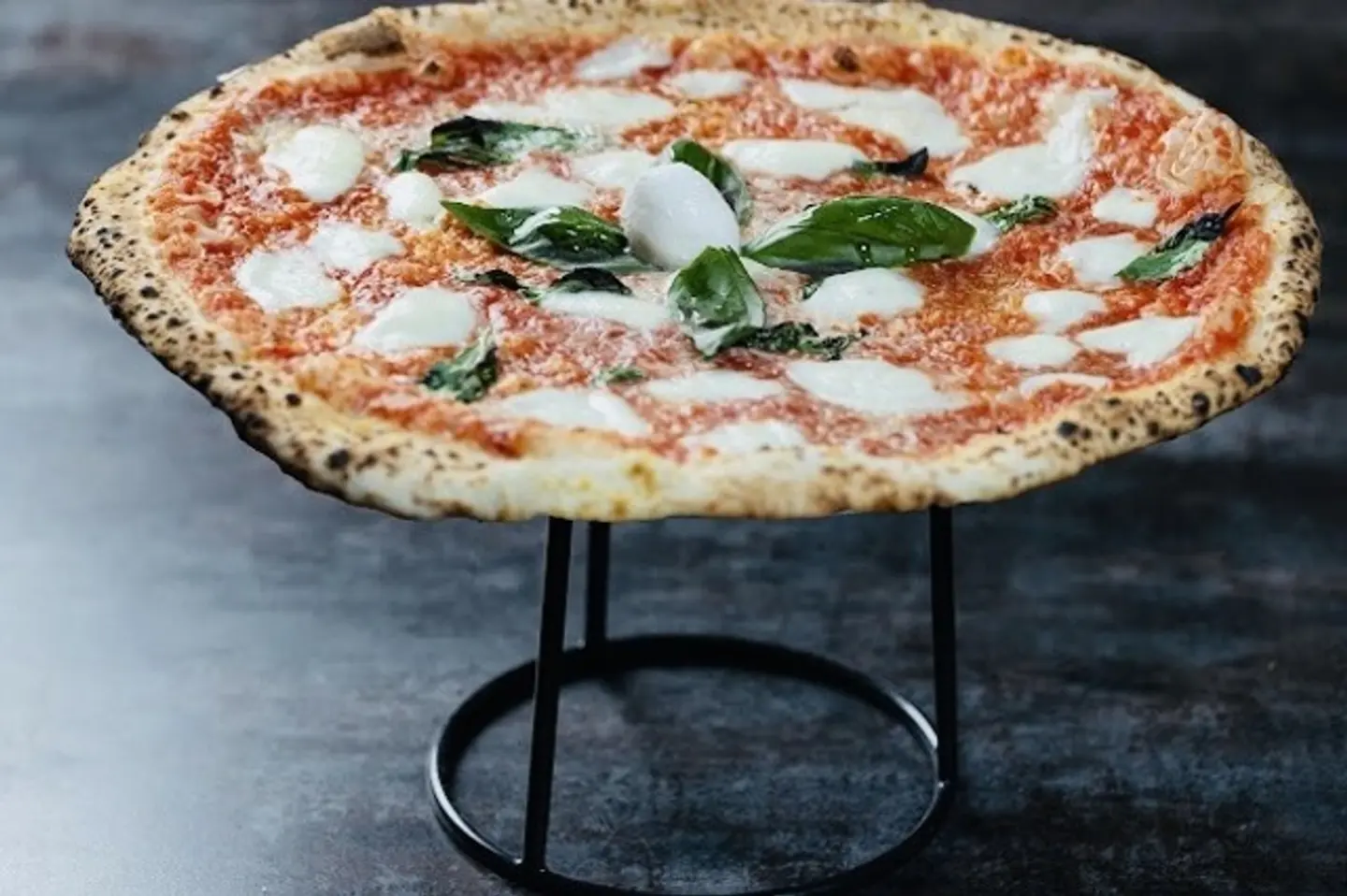 بيتزا موتزاريلا بافلو