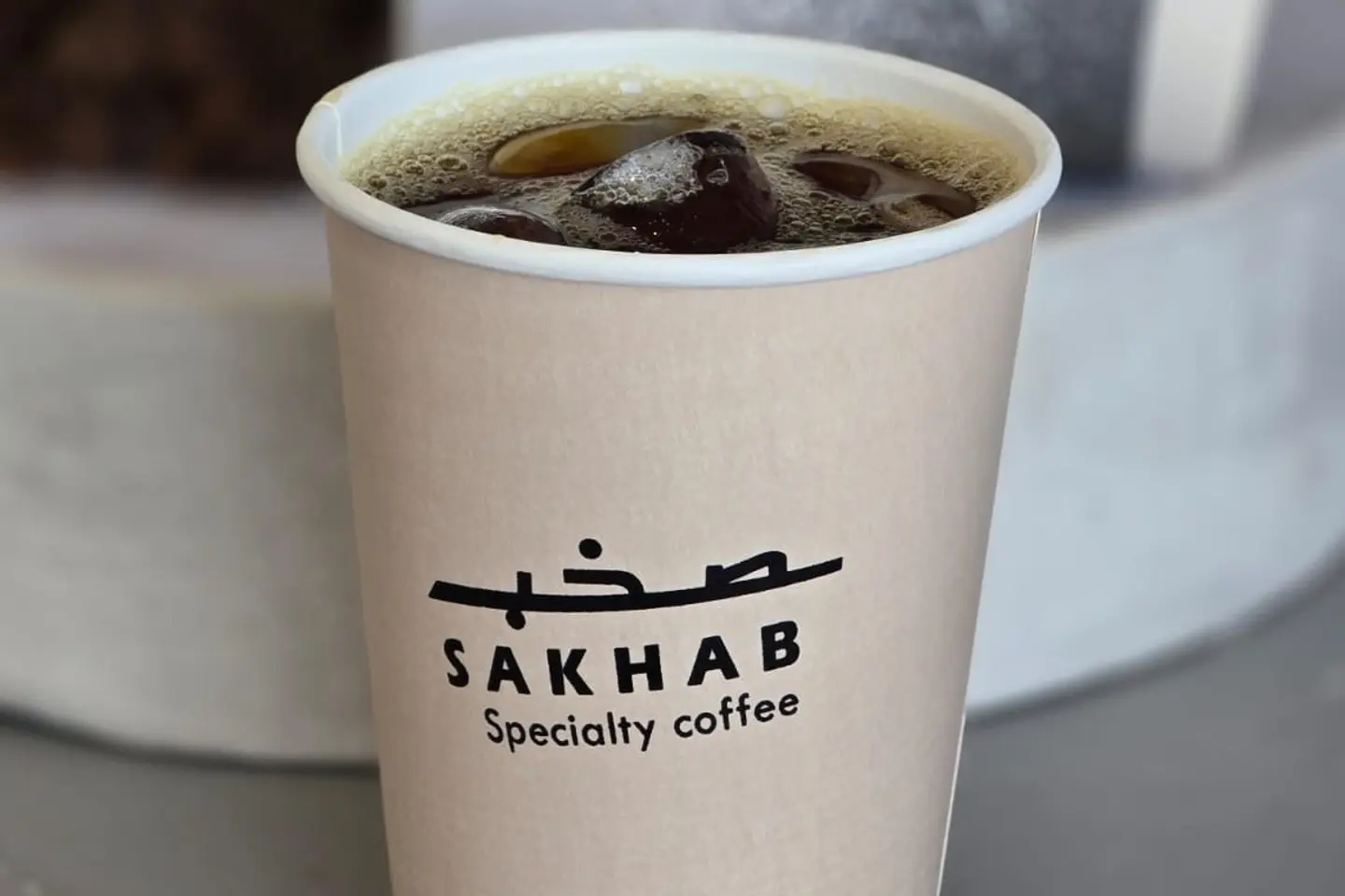 قهوة اليوم بارد كبير