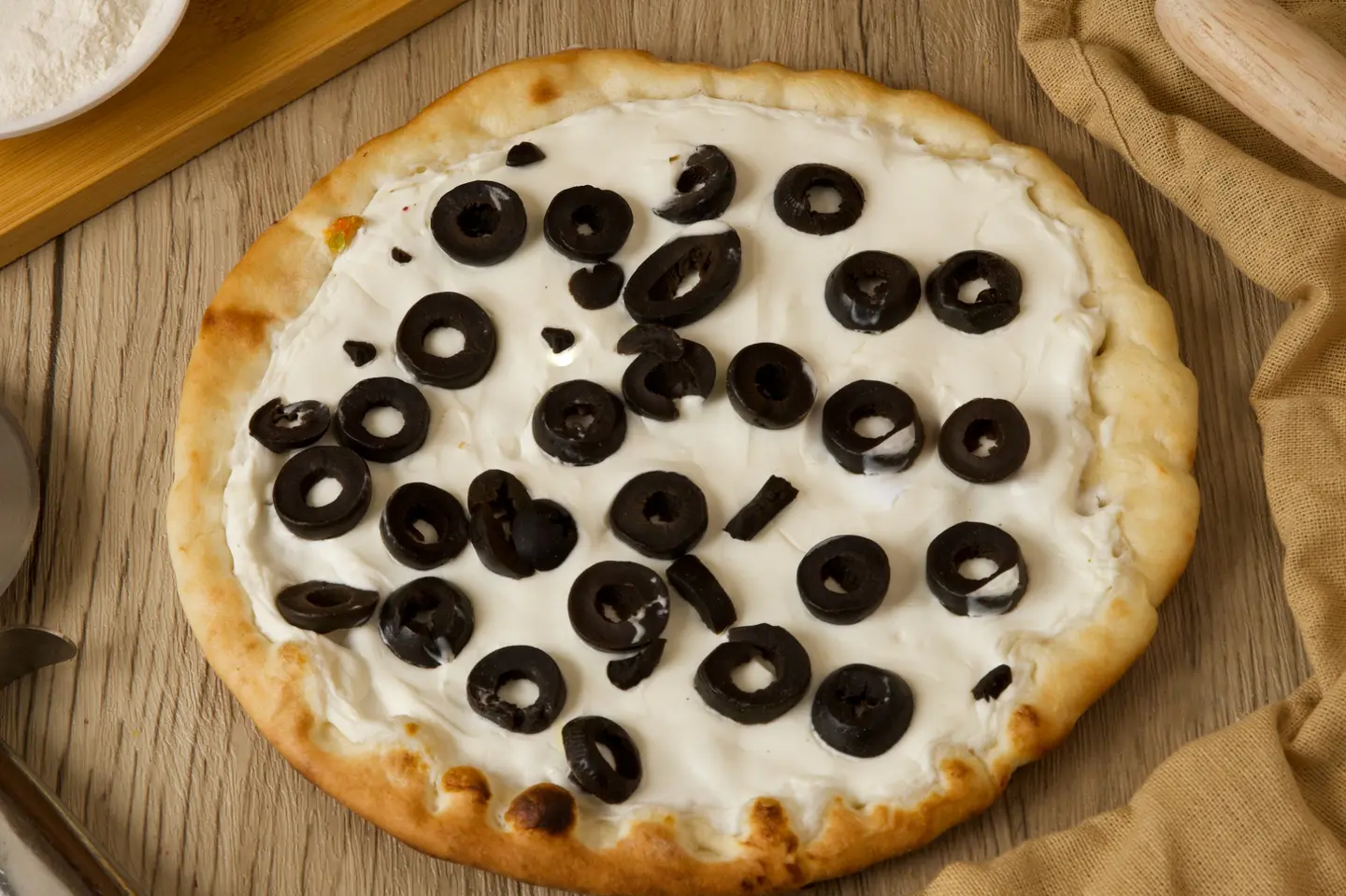 جبن عكاوي بالزيتون