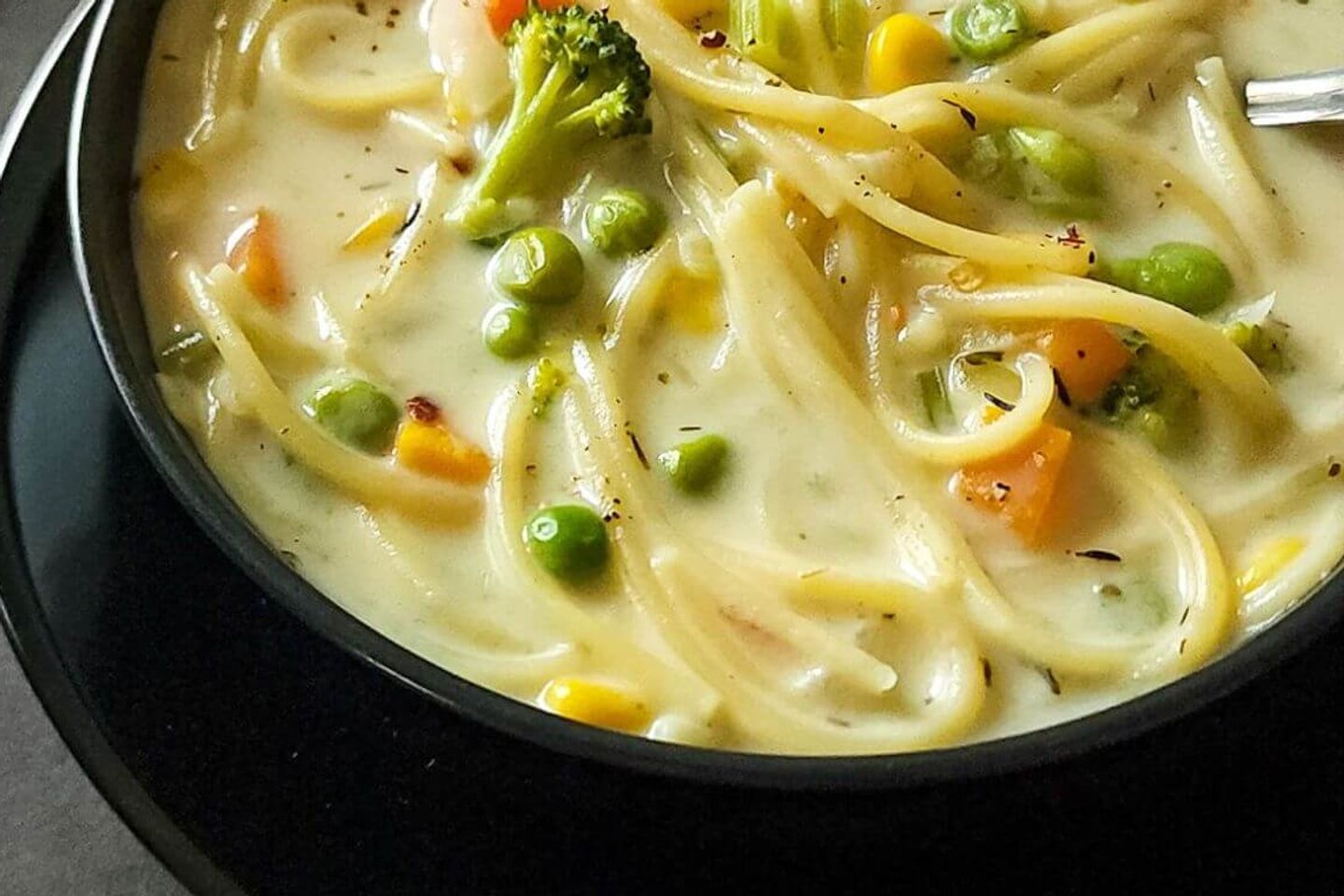 شوربة نودلز الخضار