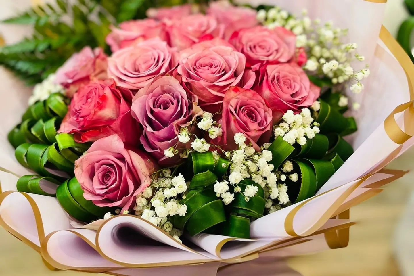 Bouquet Of Roses White Packaging Code 1099