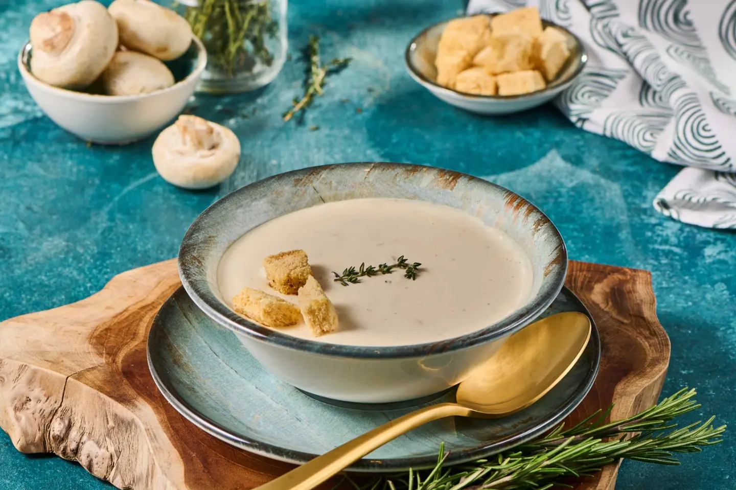 شوربة الكريمة مع الدجاج والفطر